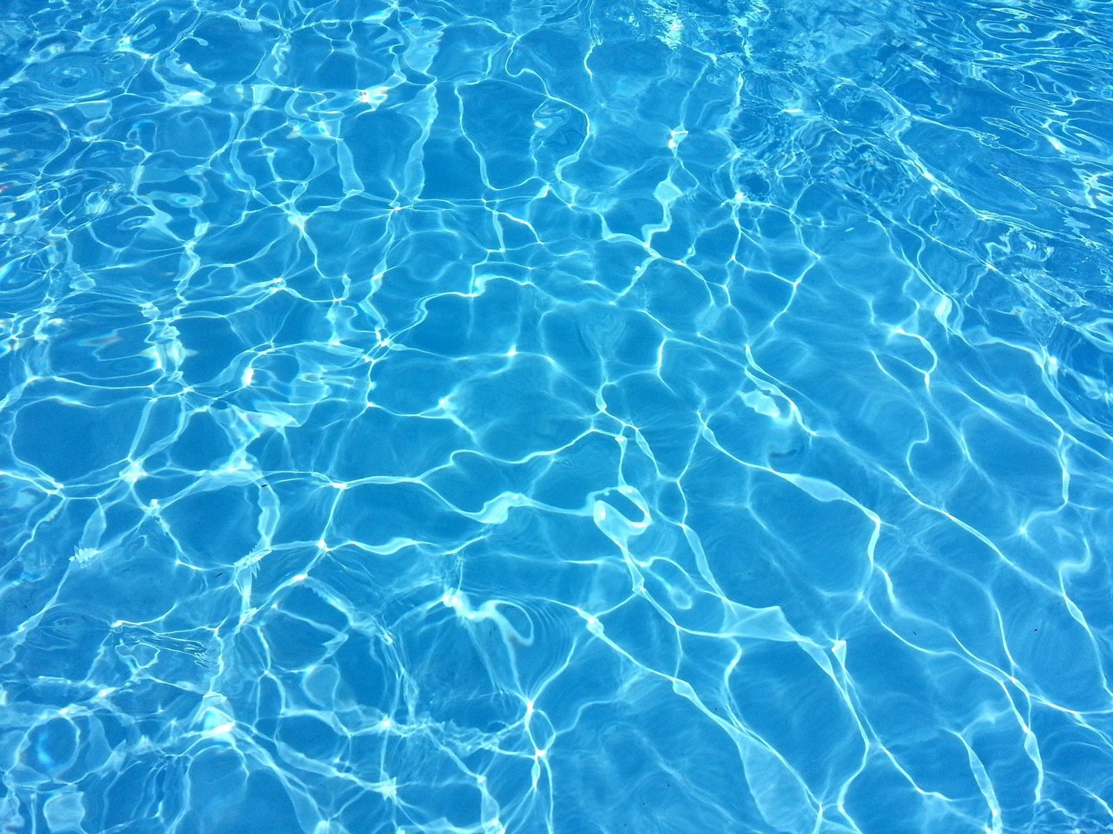 Piscina aquecida da AquaFisio para fisioterapia aquática